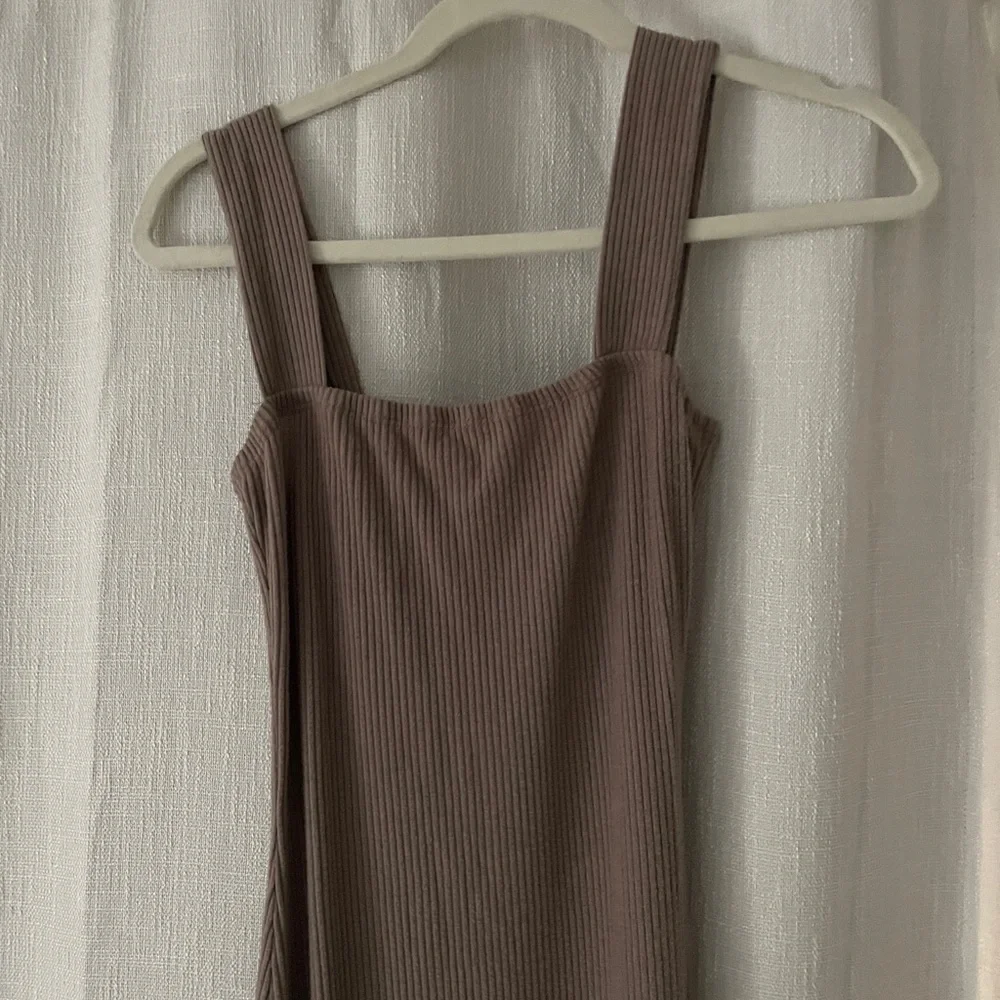 Ribbed midi dress - Picture 2 of 6
